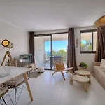 Upstays Sea View Terrace Pool 36m شقة *